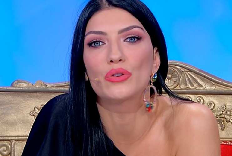 Giovanna Abate non molla il trono