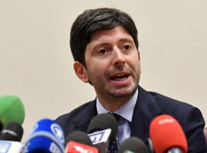 Coronavirus, Speranza: "Emergenza non è finita, dovremo conviverci"