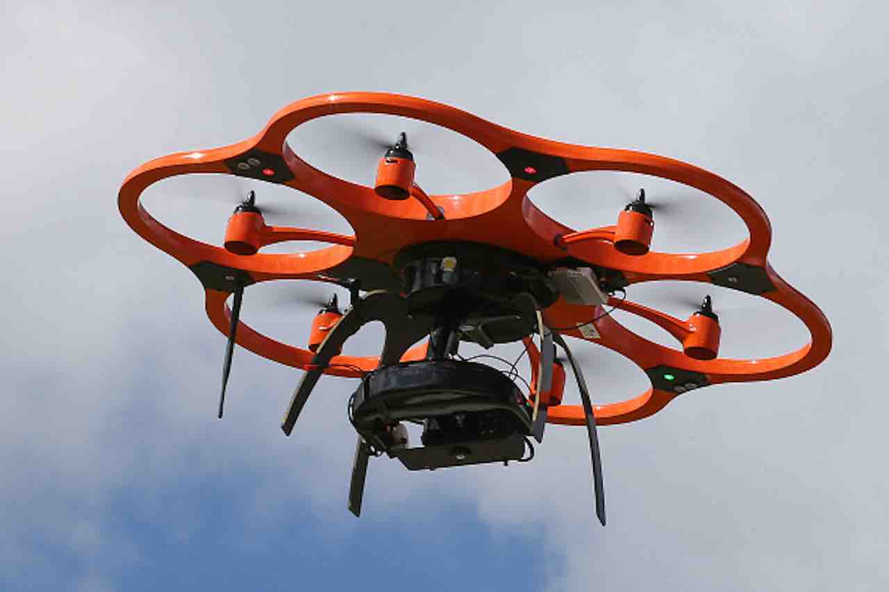 Napoli- un drone con sei cellulari è atterrato nel carcere di Secondigliano (Getty) - meteoweek.com