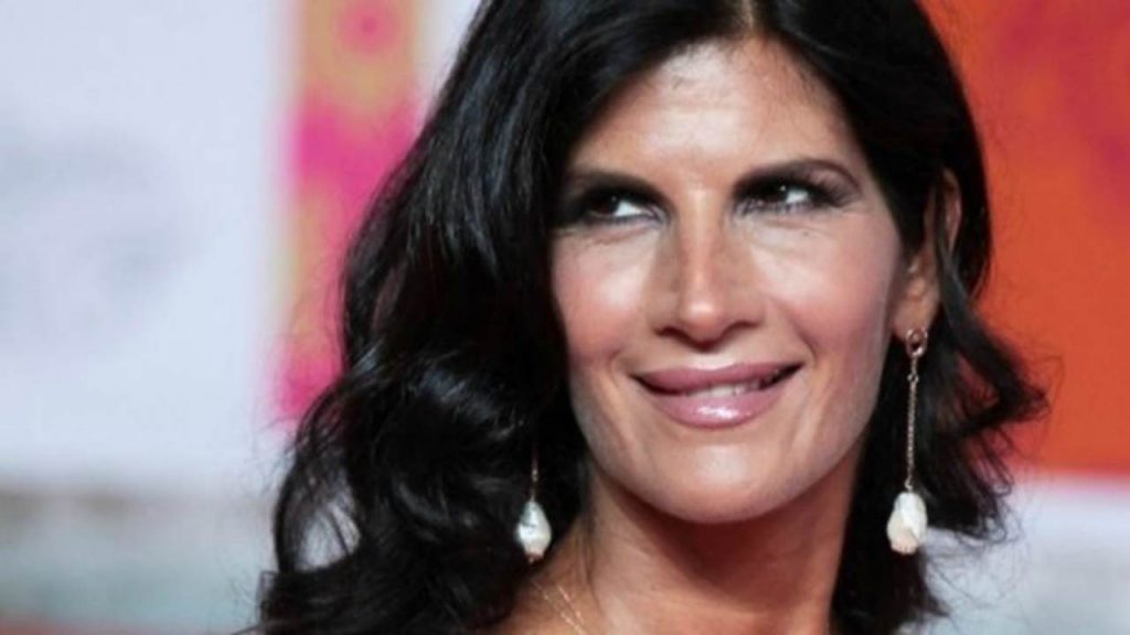 Pamela Prati ci dà un taglio | Capelli cortissimi: è irriconoscibile [FOTO]
