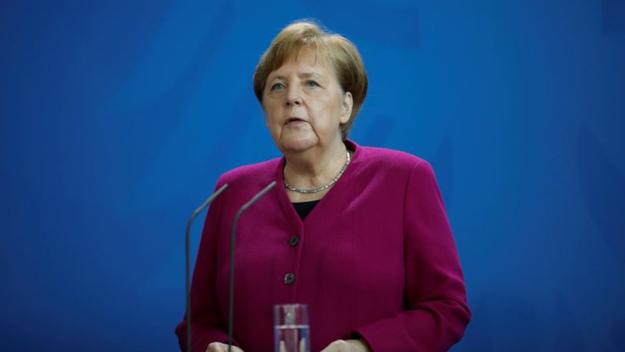Angela Merkel - solidarietà all'Europa ma niente Eurobond