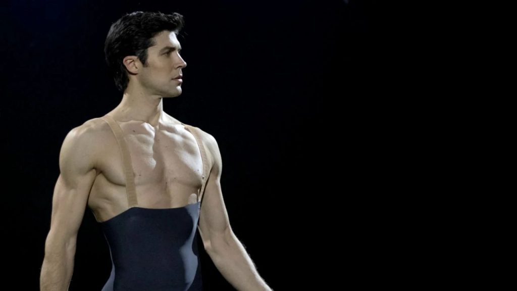 Stasera in tv | 18 aprile | Best of Danza con me, lo show di Roberto Bolle