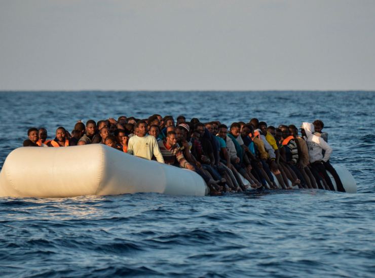 Migranti, che fine ha fatto il gommone con 55 persone a bordo?