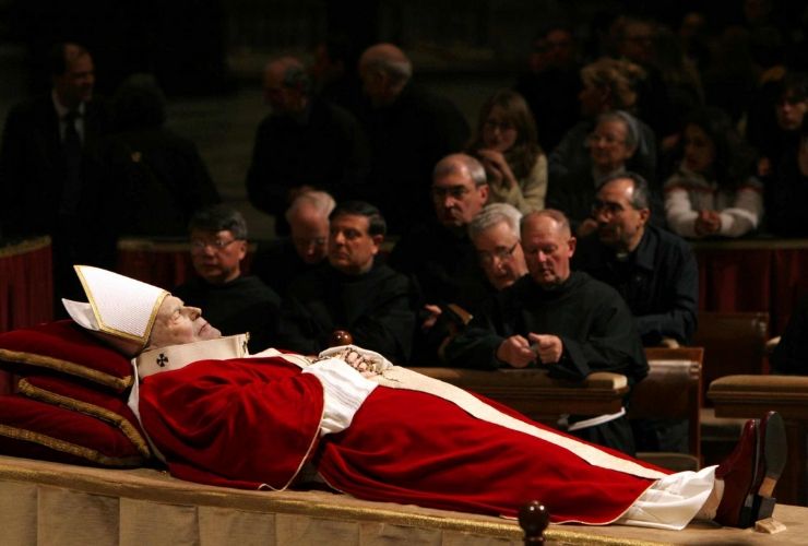 Giovanni Paolo II, 15 anni dalla morte la supplica di Bergoglio per