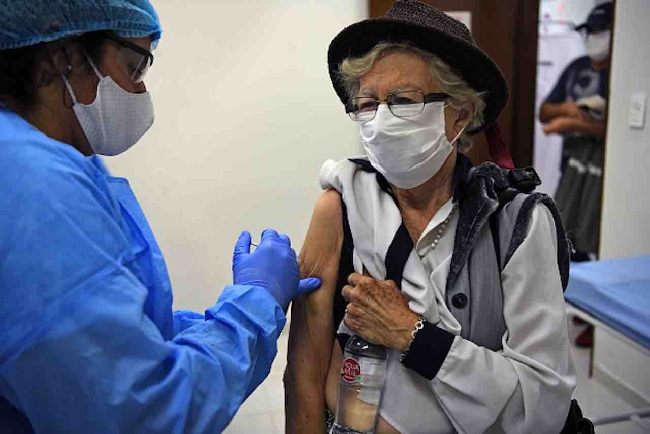 Coronavirus, Spallanzani- presto per conclusioni sull'efficacia del vaccino (Getty) - meteoweek.com