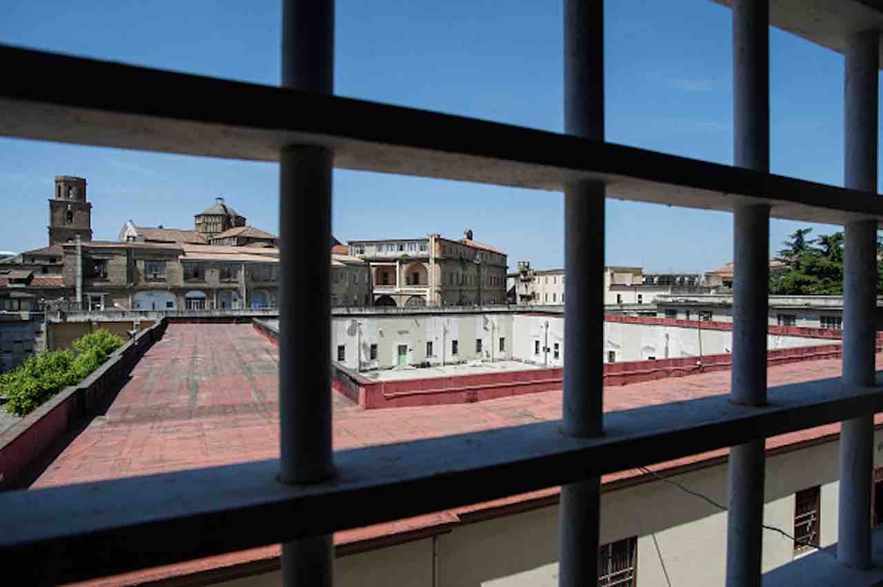 Estorsioni ordinate dal carcere a Napoli- arresto per boss e altre 3 persone (Getty) - meteoweek.com