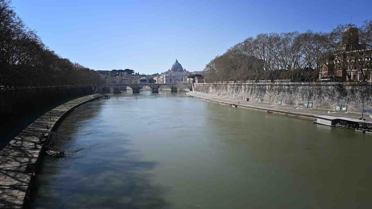 Areo precipita nel Tevere