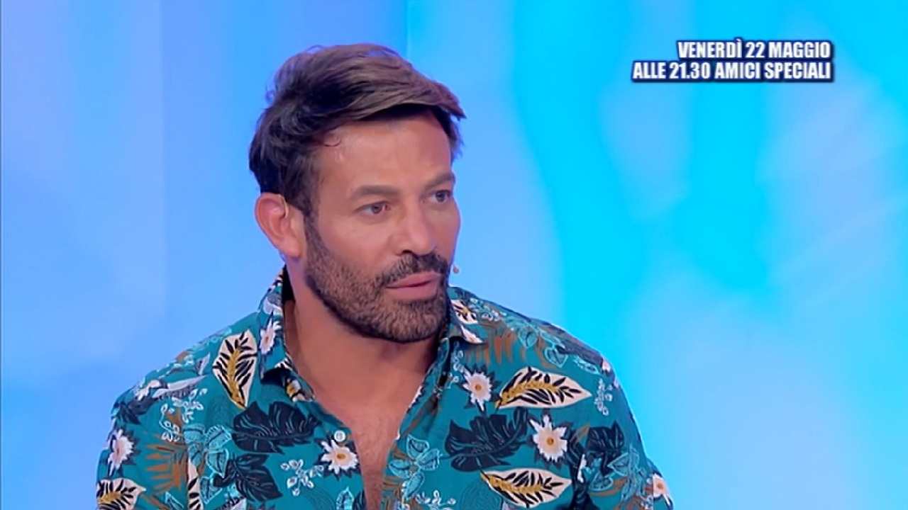 Gianni Sperti se ne frega