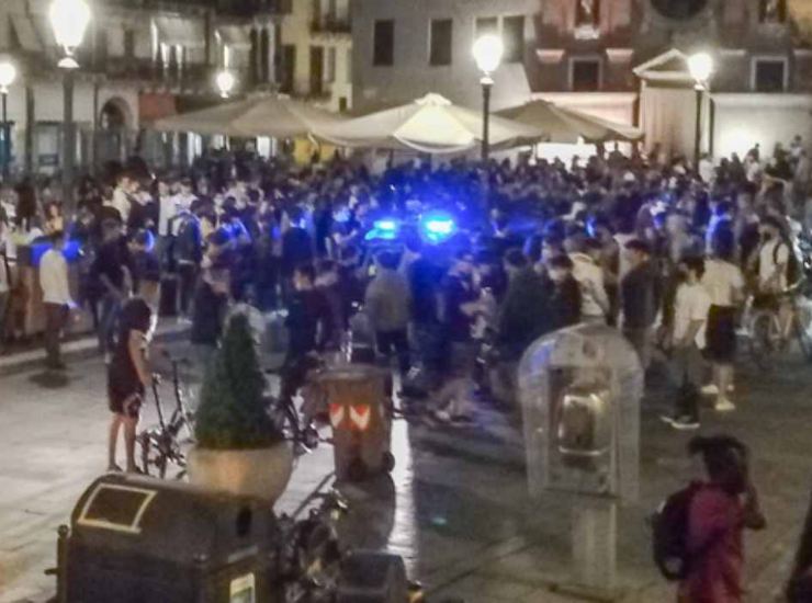 Movida in piazza, residenti furiosi: abbiamo trascorso una notte infernale 