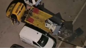 Suona l'allarme, nessuno fa nulla: sradicano bancomat con carro attrezzi