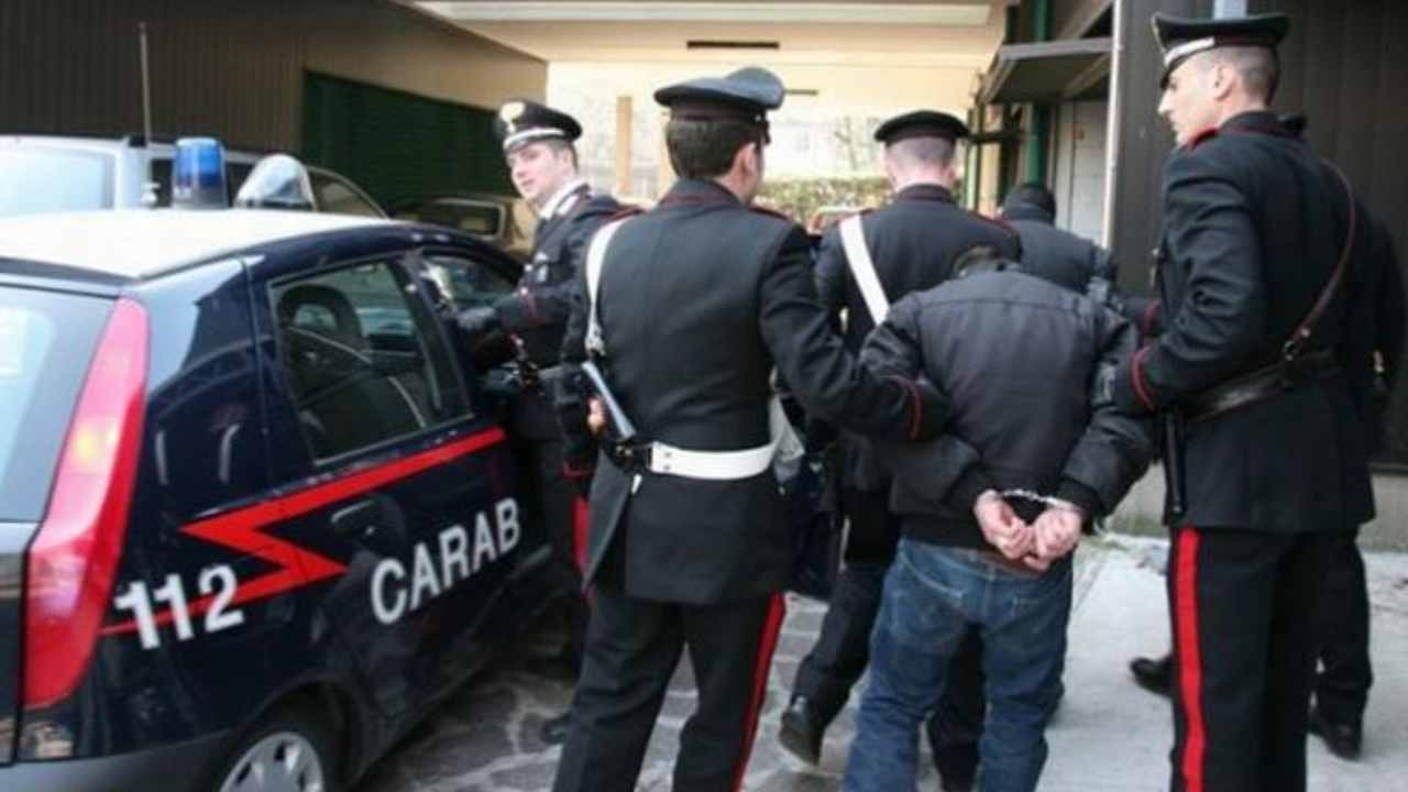 carabinieri-arresto-furti