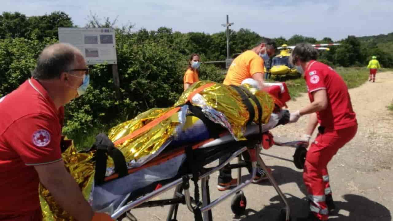 ciclista nel fossato a santa severa