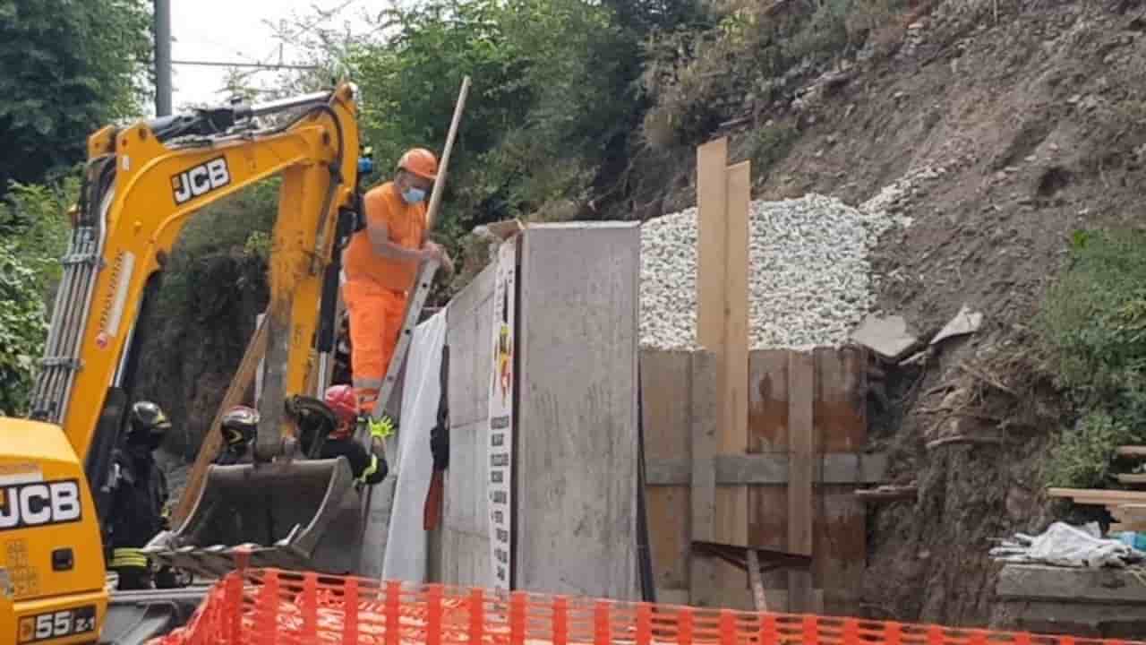 operaio muro cattolica cantiere