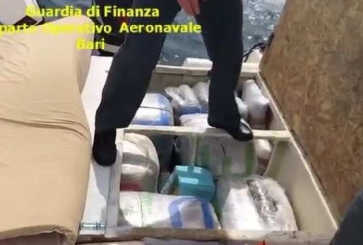 scafo droga Brindisi