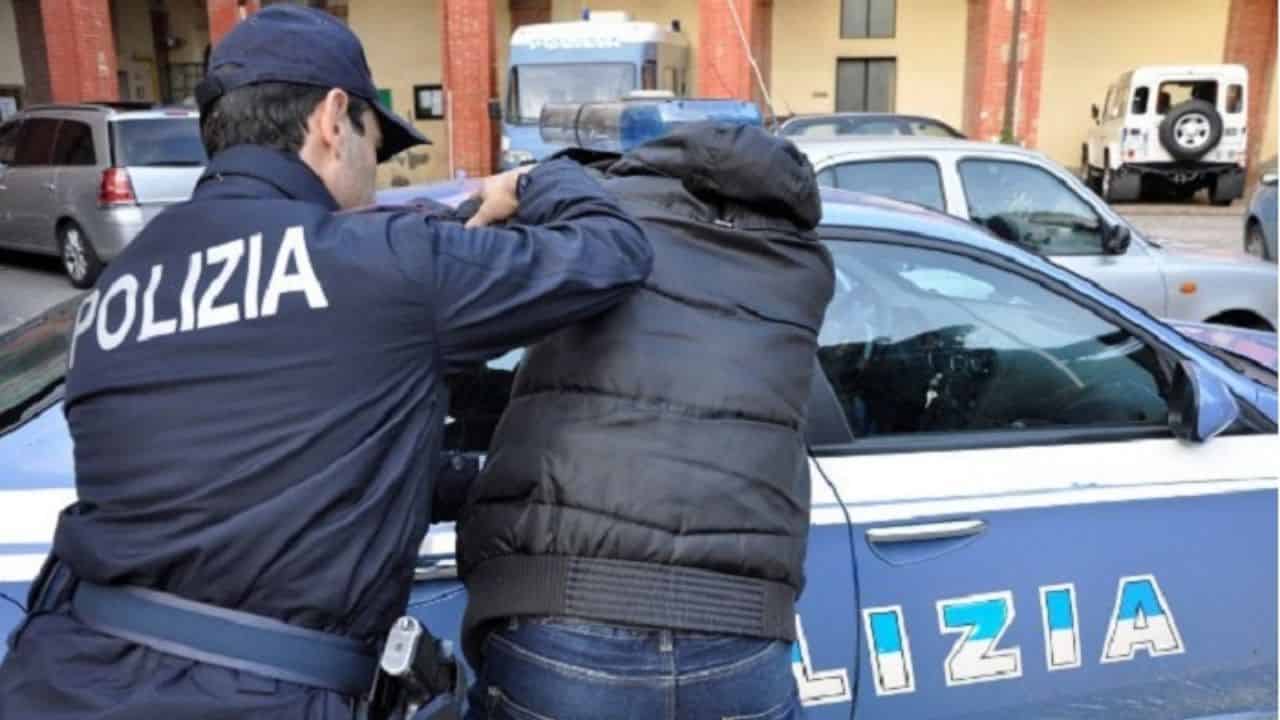 usurai campania arrestati - picchiavano vittime con mazza da baseball