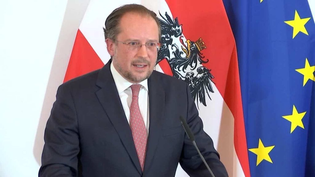 Austria, dietrofront sulla chiusura dei confini: “Complimenti Italia per la strada fatta”