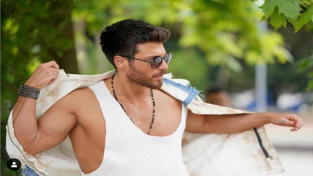 Can Yaman, avete mai visto la mamma? Ecco chi è la bellissima [FOTO]