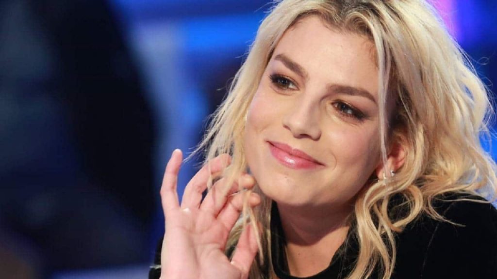 Emma Marrone labbra lievitate: “Colpa del peperoncino” [Video]