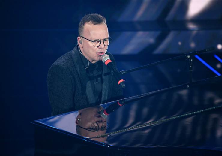 Gigi D'Alessio ritrova il sorriso dopo l'addio a Anna: "Siete la mia famiglia..."