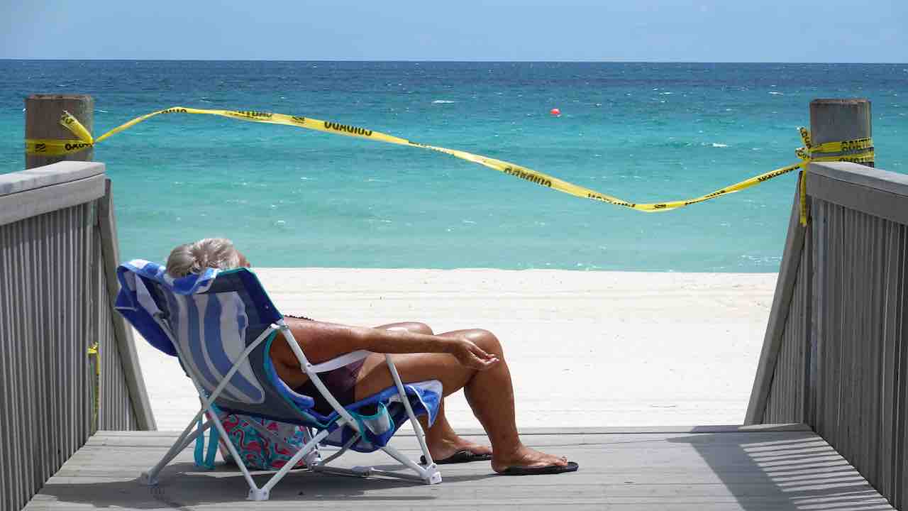 Rischio contagio Covid trascurabile nel fare il bagno al mare