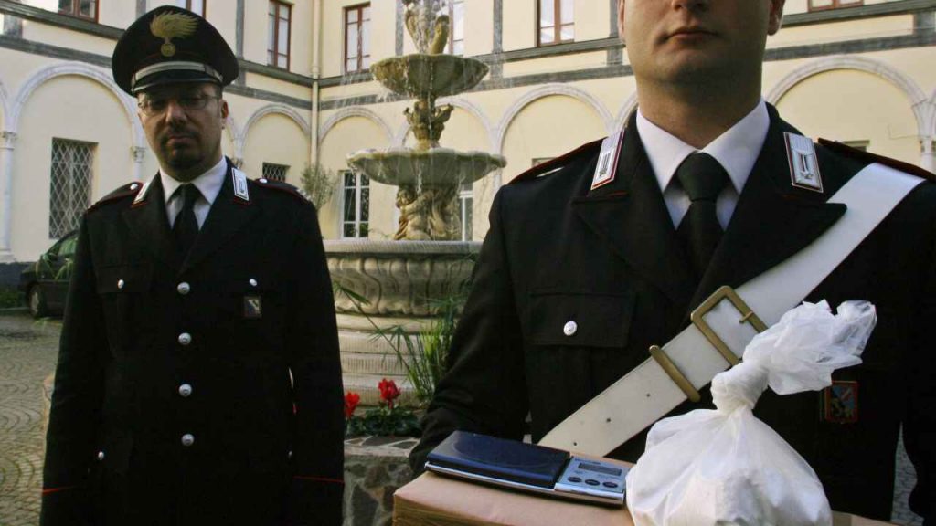 Smantellata banda nel torinese: consegnava cocaina e hashish a domicilio