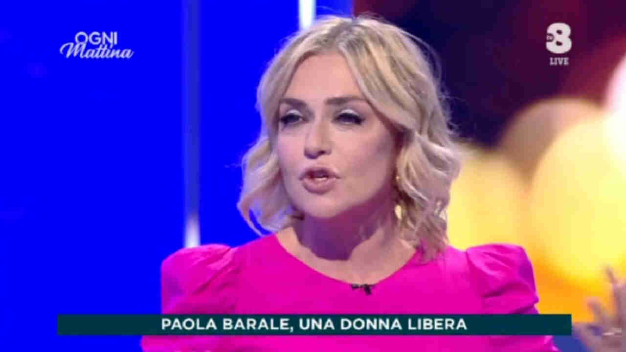 Paola Barale infastidita: 