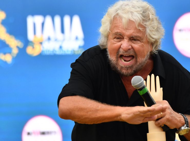 Tlc, Beppe Grillo: Open Fiber ha fallito, ci vuole rete unica