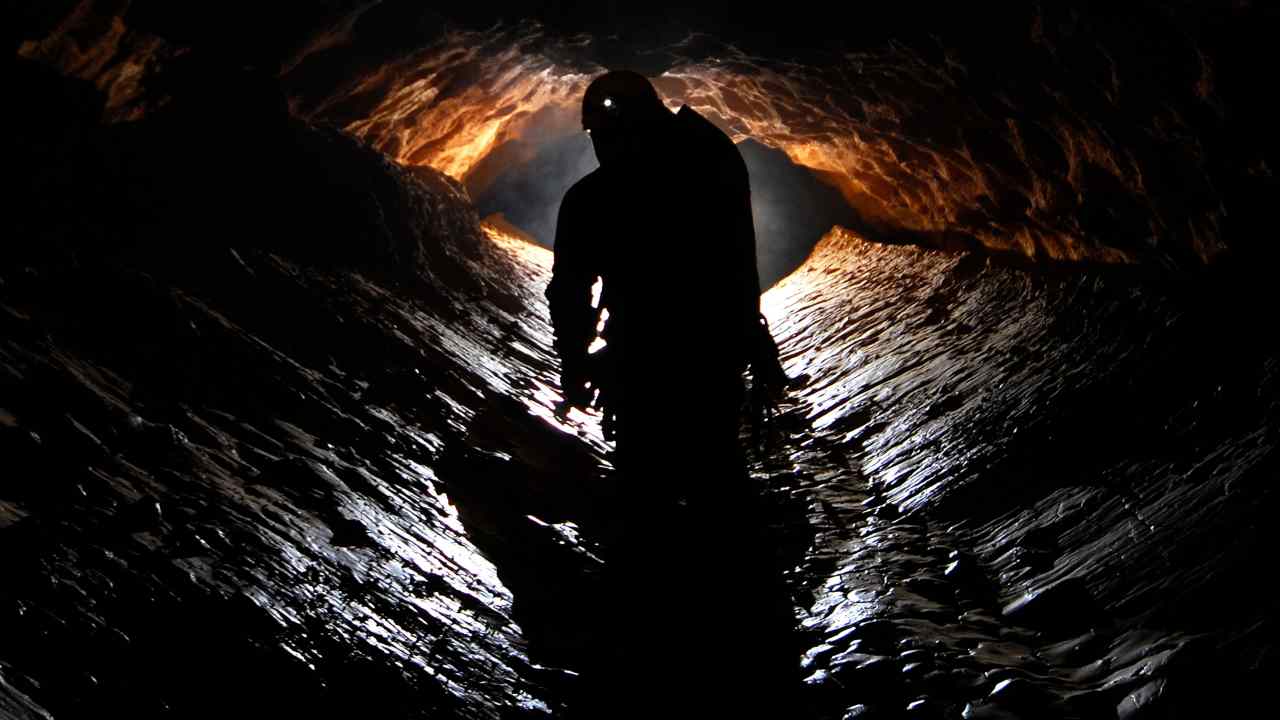 Rintracciati i tre speleologi dispersi in una grotta: ecco come stanno