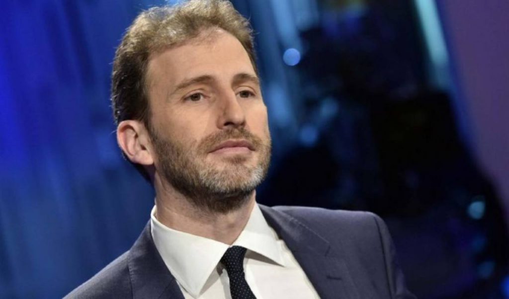 Casaleggio non ci sta: niente secondo mandato per i sindaci