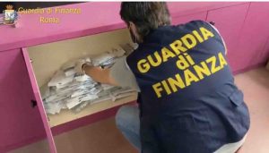 Guardia di finanza Roma sequestrati articoli elettrici non conformi