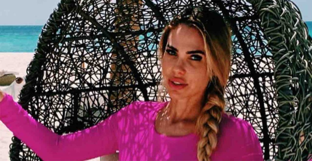 Ilary Blasi, lo yoga casalingo è un flop: criticata dai follower per…