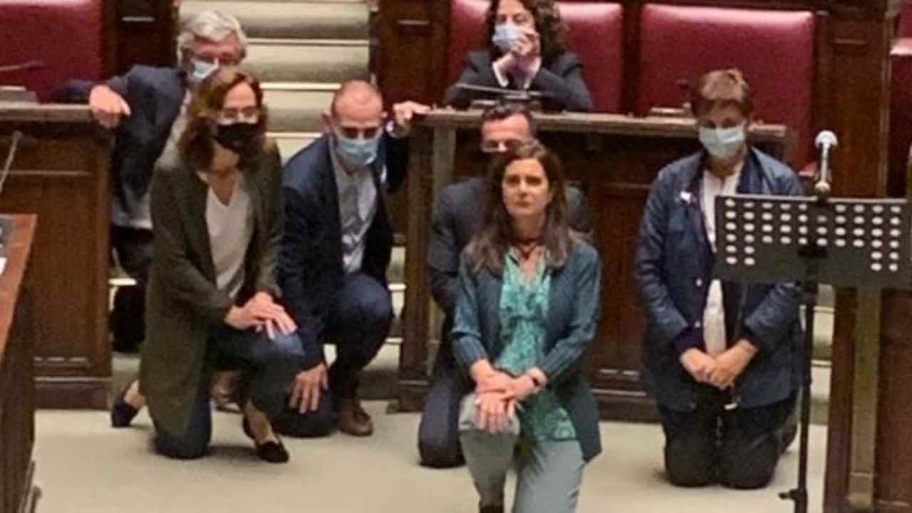 laura boldrini in ginocchio