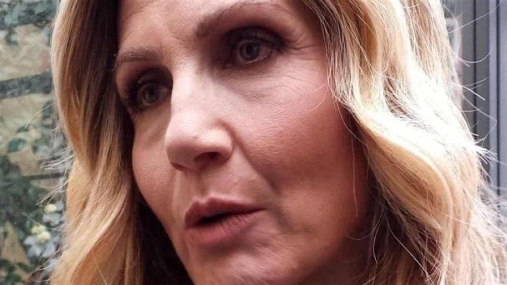 Lorella Cuccarini “licenziata” | Il duro attacco: “Conduttrice per manovre politiche”