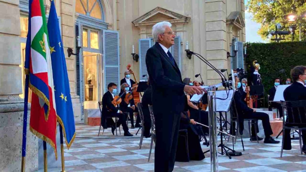 Mattarella: “2 giugno tra incertezza e speranza, sono fiero degli italiani”