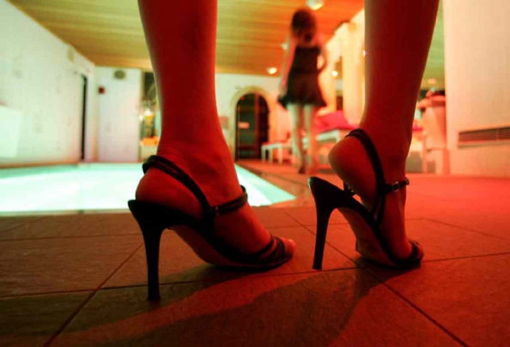 Prostituzione: 4 arresti, coinvolti un avvocato e un dipendente pubblico