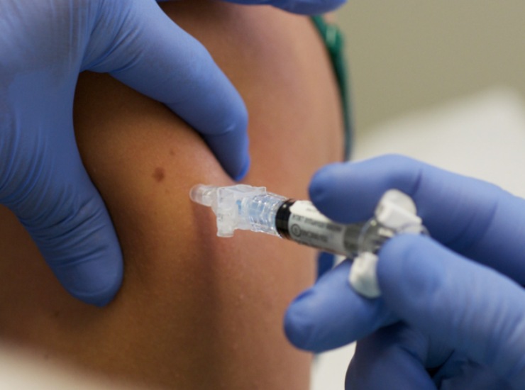 Ministero Salute: vaccino raccomandato e gratuito per bimbi e over 60