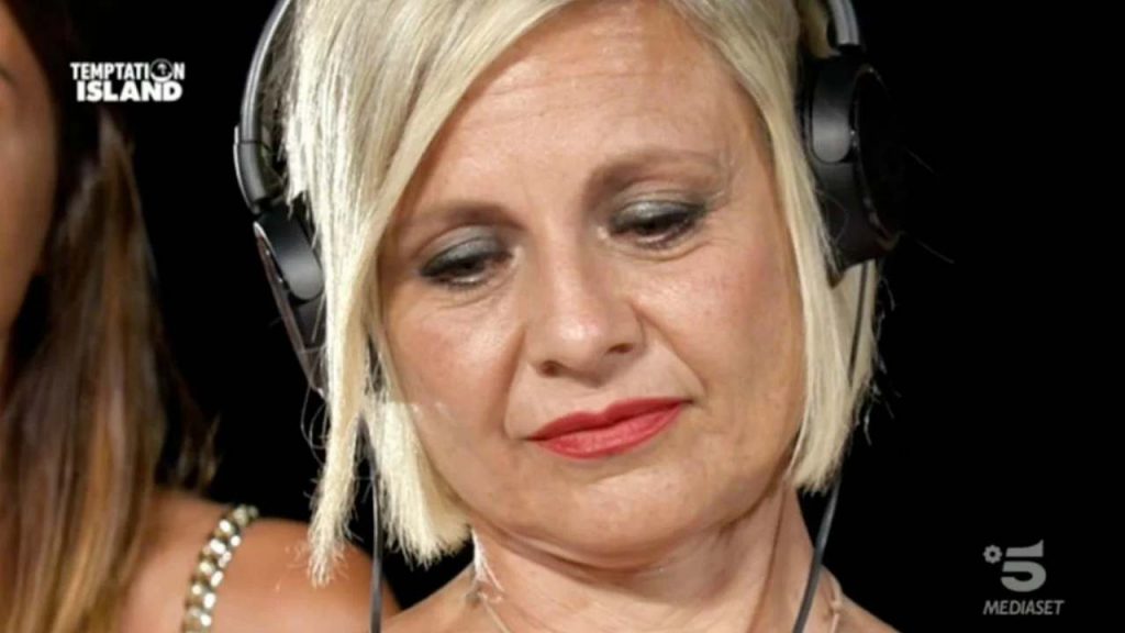 Antonella Elia e l’accordo nascosto | Karina Cascella confessa i sospetti a Temptation Island