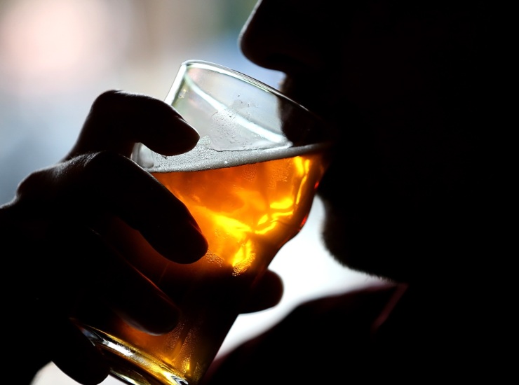 Birra invenduta causa lockdown trasformata in distillato: nasce "Smells like Brussels spirit"
