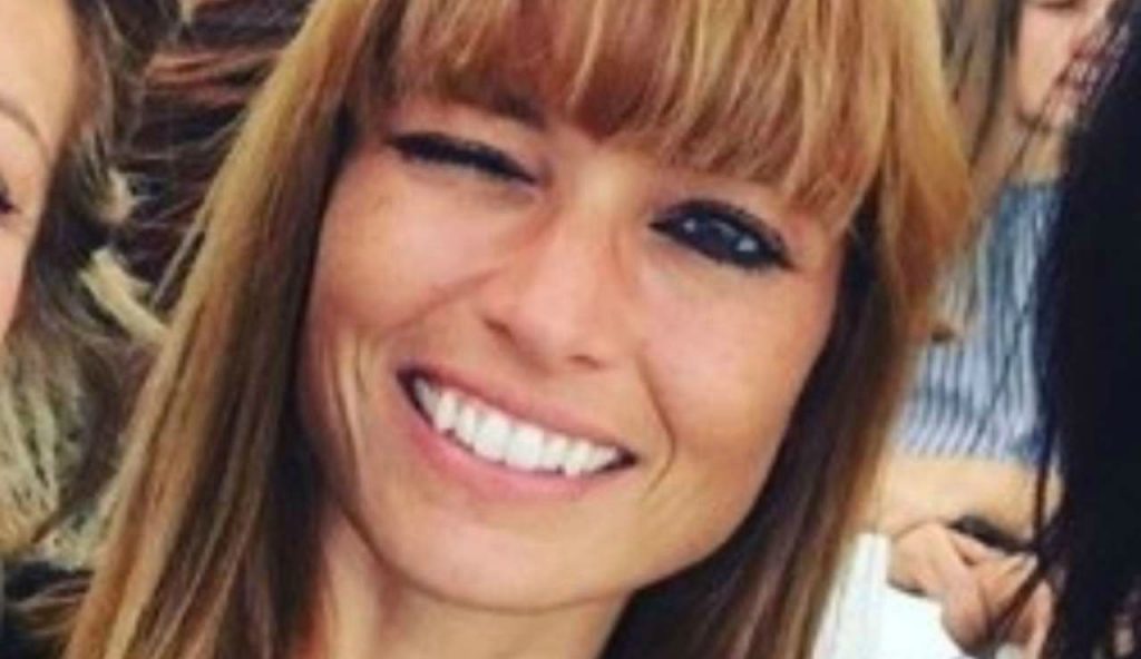 Carlotta Mantovan fuga al mare: è lei la persona della sua vita [FOTO]