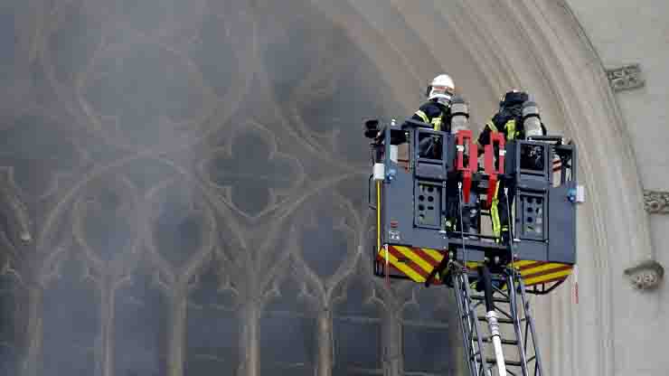 Confessa responsabile incendio cattedrale Nantes 39enne ruandese arrestato