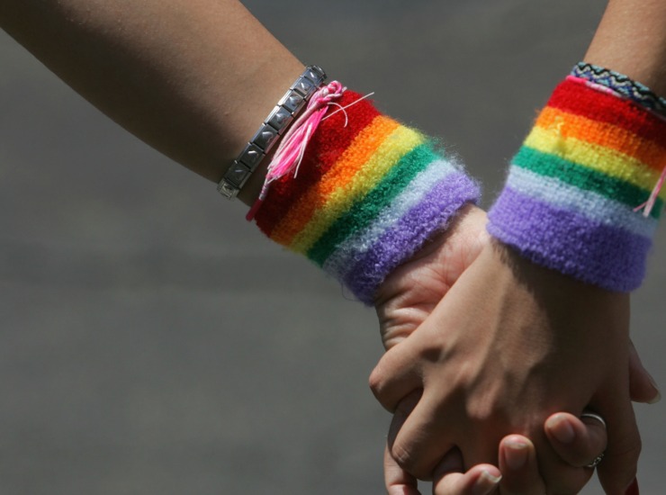 Eurispes, 59,5% italiani favorevole a matrimoni gay e solo 42% ad adozioni