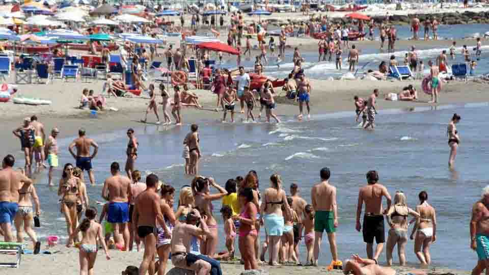 Federalberghi calo turismo spiaggia