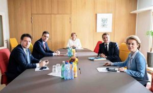 Fondi Ue terza giornata di trattative scontri tra i leader e proposte