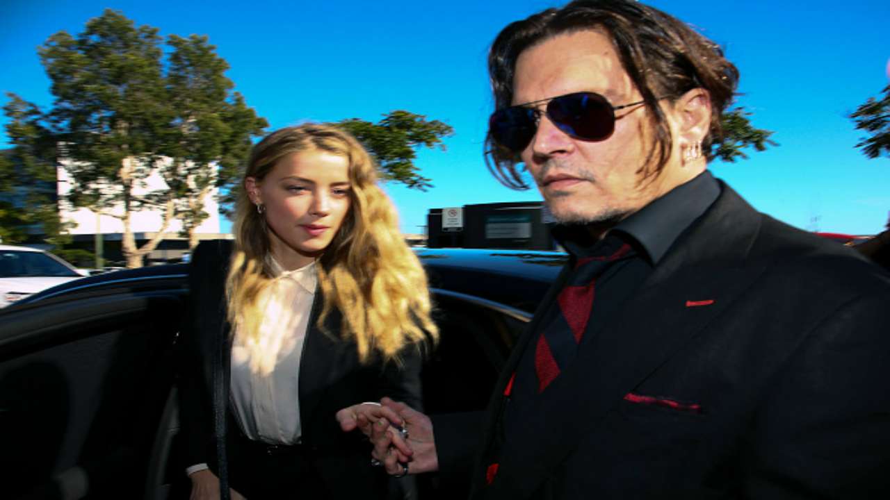 Amber Heard Defeca Sul Letto Di Johnny Depp