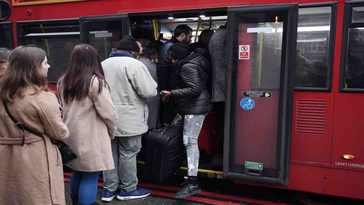 Autobus affollato - Meteoweek.com