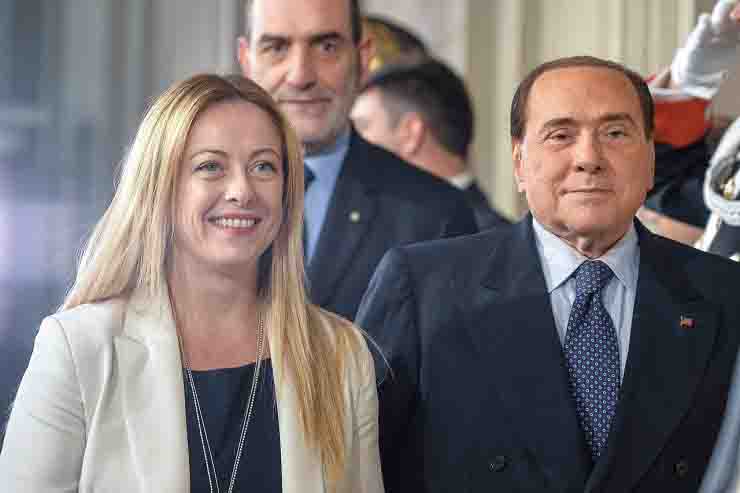 Berlusconi Meloni inciuci mes emergenza governo proroga mes