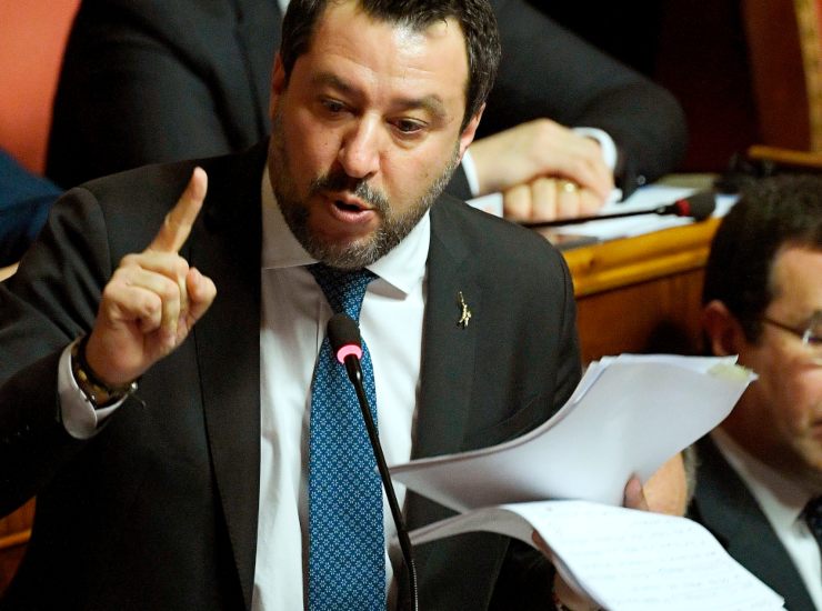 Salvini al convegno sul Covid senza mascherina:"Non ce l'ho e non la metto"