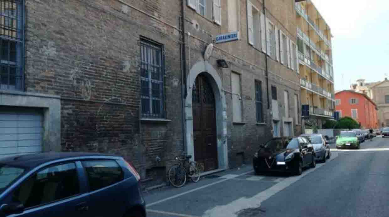 Piacenza la caserma delle torture premiata dallo stato