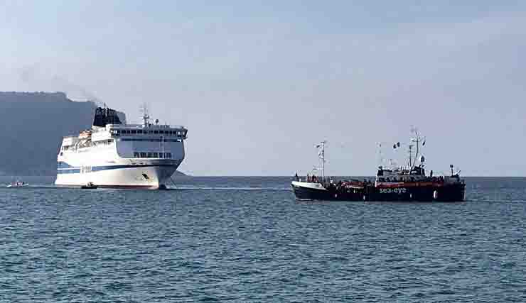 Requisire navi e caserme per migranti positivi covid 19