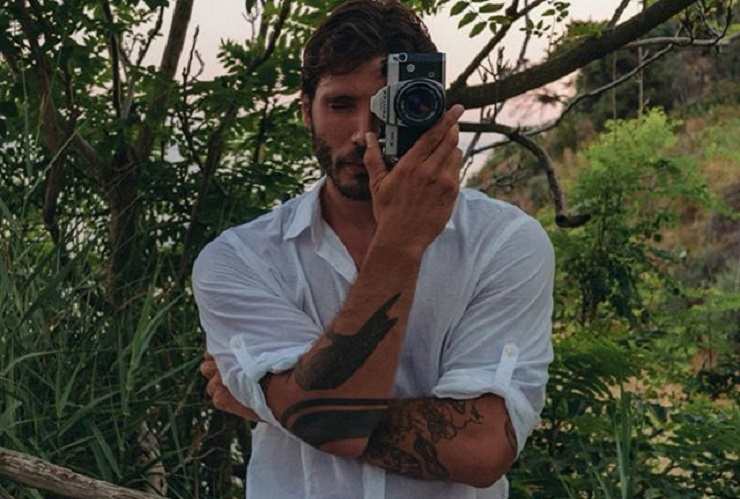 Stefano De Martino va in bianco